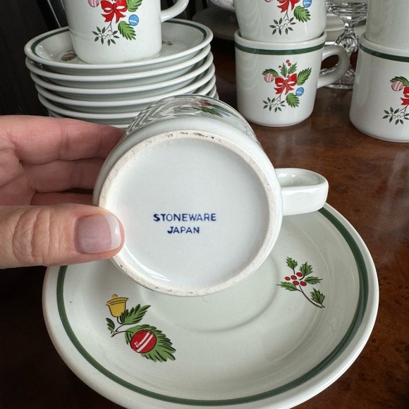 Yamaka Noel Christmas Stoneware Set of Cups and Saucers  (Service for 6) - Picture 3 of 5